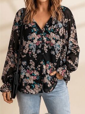 Entro Wildflower v-neck ruffle cuff blouse